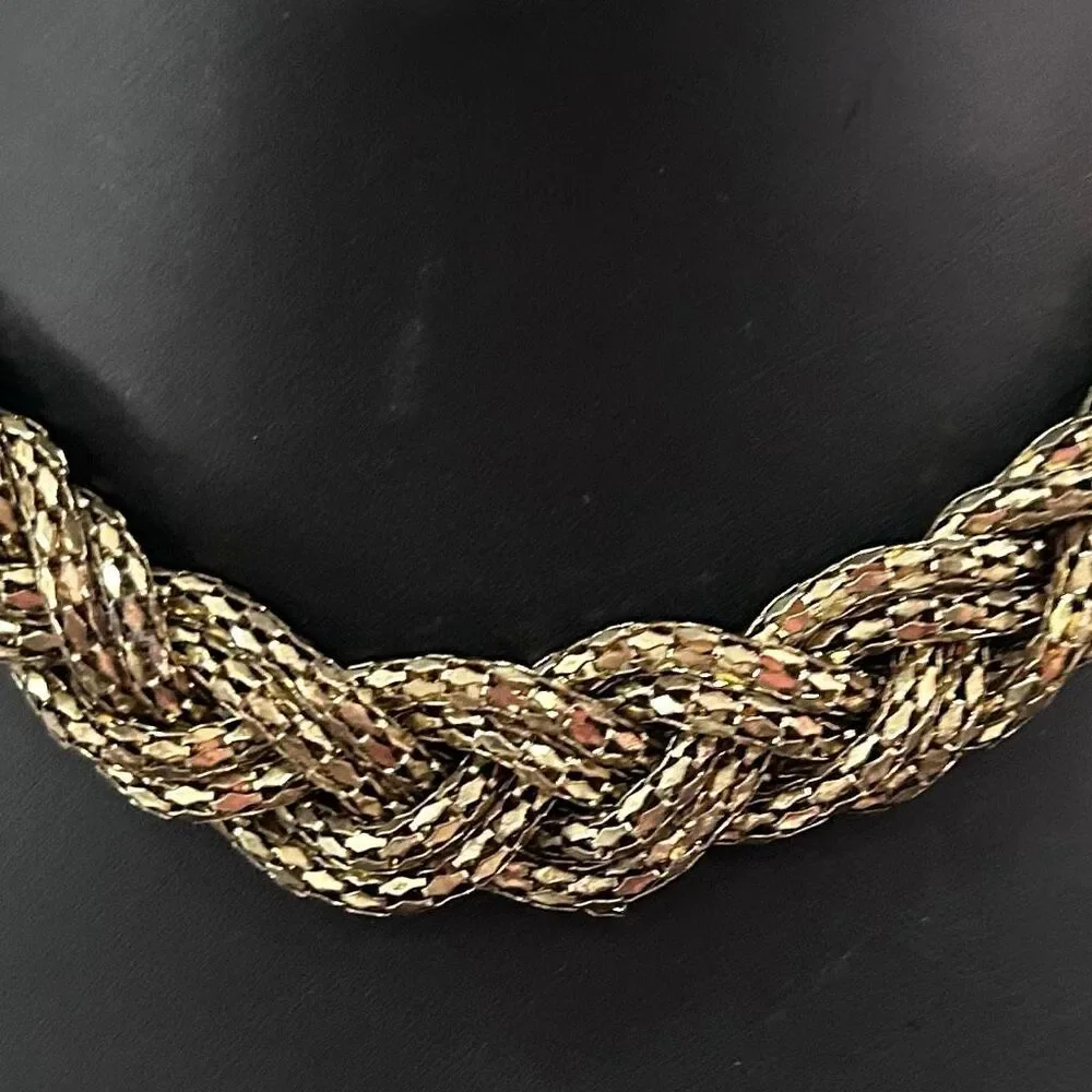 Express statement necklace